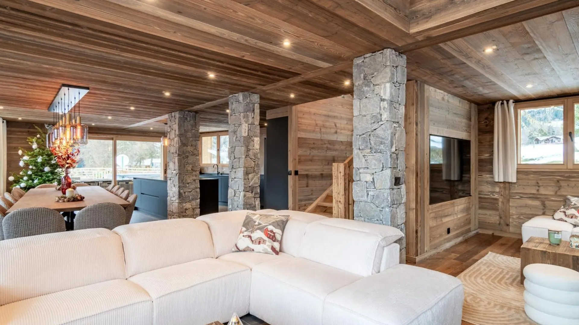 Chalet De Luxe Aux Gets - 5 Chambres, Jacuzzi, Animaux Acceptes, Parking - Fr-1-671-282 Les Gets 0*,  France