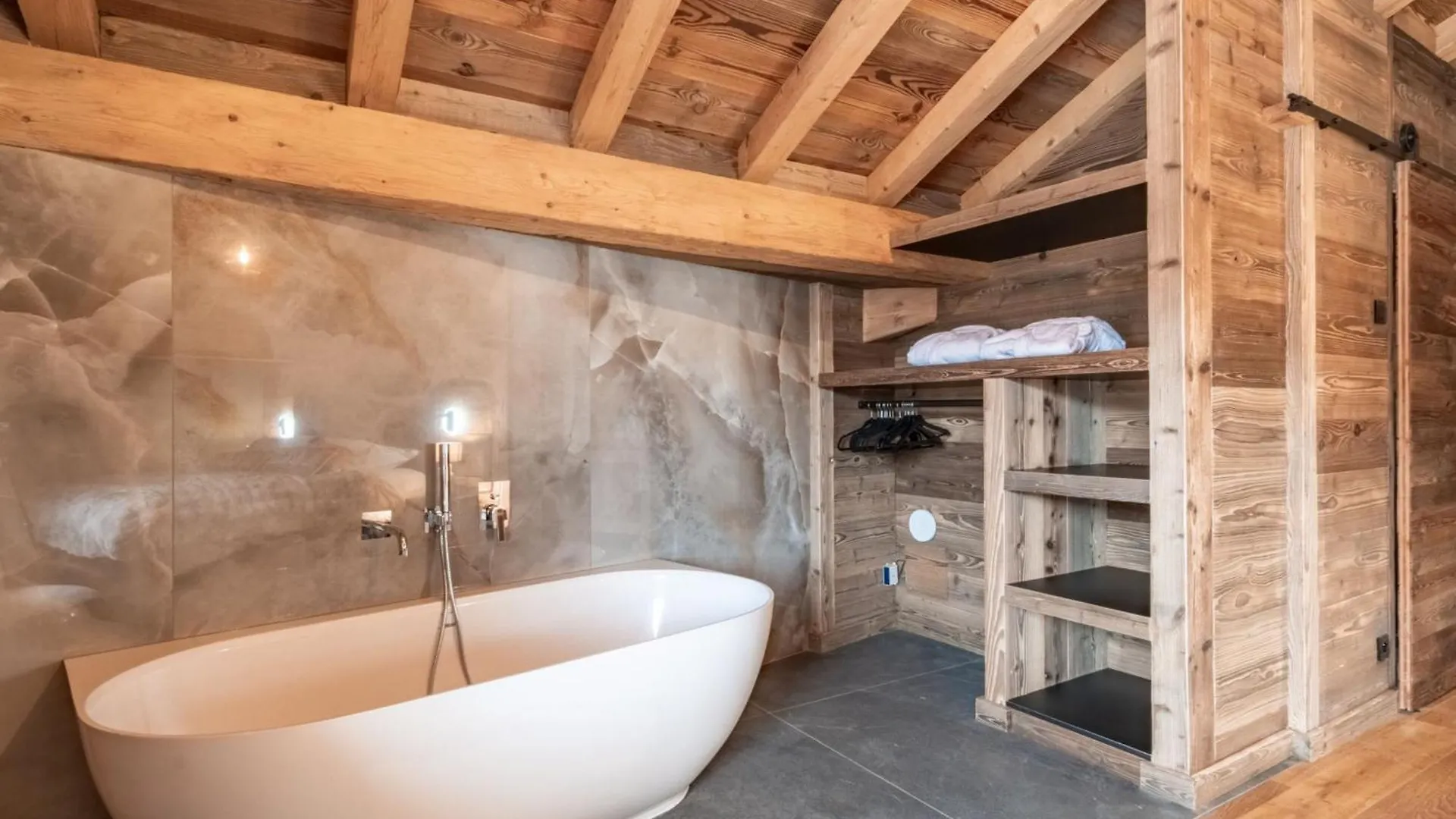 Chalet De Luxe Aux Gets - 5 Chambres, Jacuzzi, Animaux Acceptes, Parking - Fr-1-671-282 Les Gets