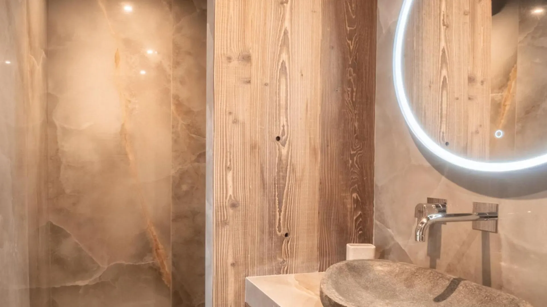 Chalet De Luxe Aux Gets - 5 Chambres, Jacuzzi, Animaux Acceptes, Parking - Fr-1-671-282 Les Gets 0*,  France