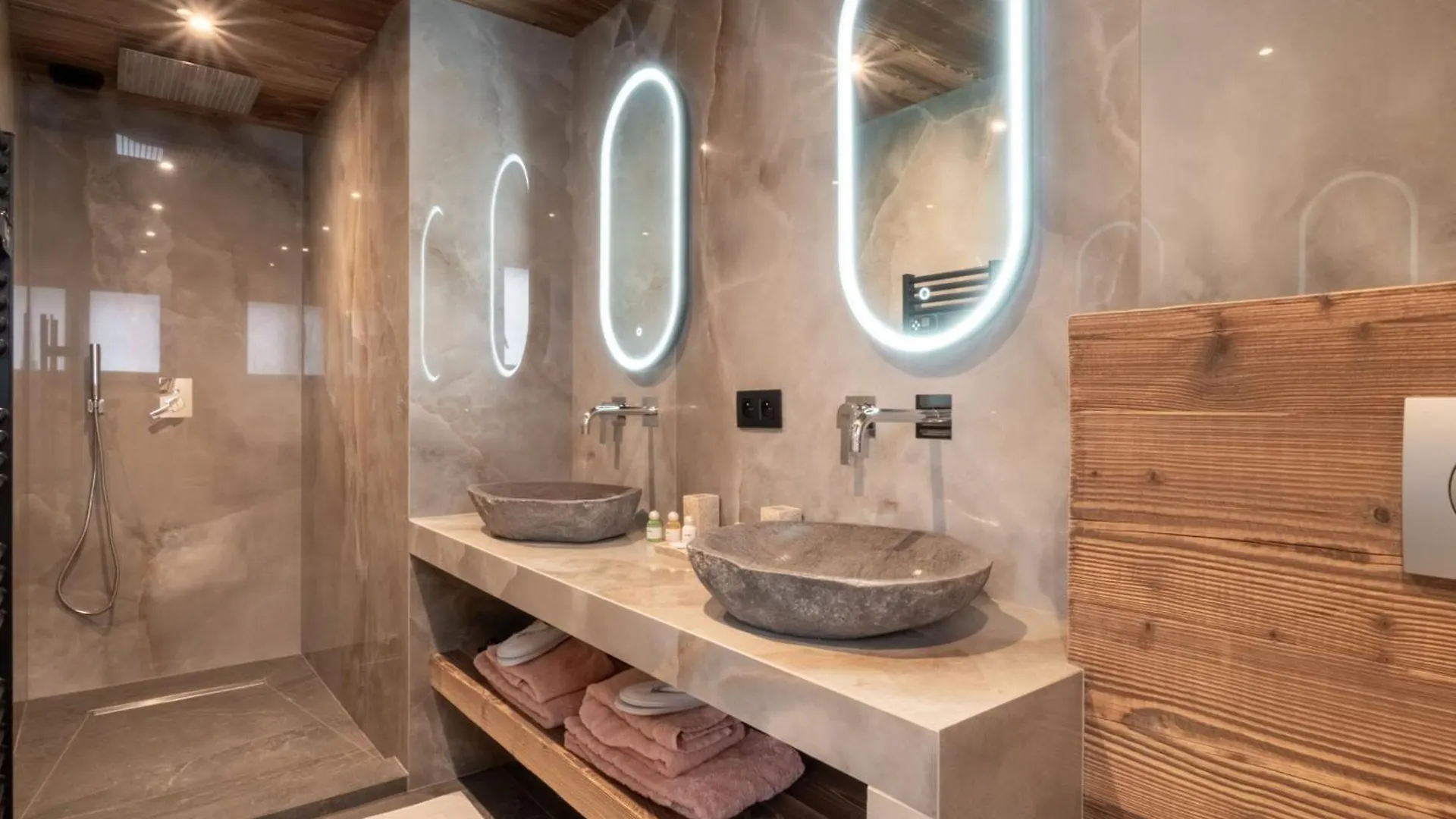 Chalet De Luxe Aux Gets - 5 Chambres, Jacuzzi, Animaux Acceptes, Parking - Fr-1-671-282 Les Gets France